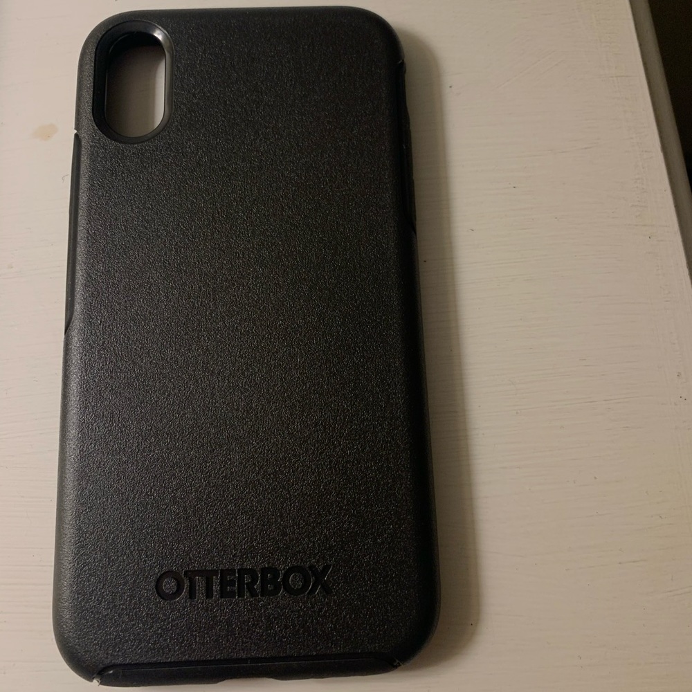 iPhone XR Black Symmetry Otterbox